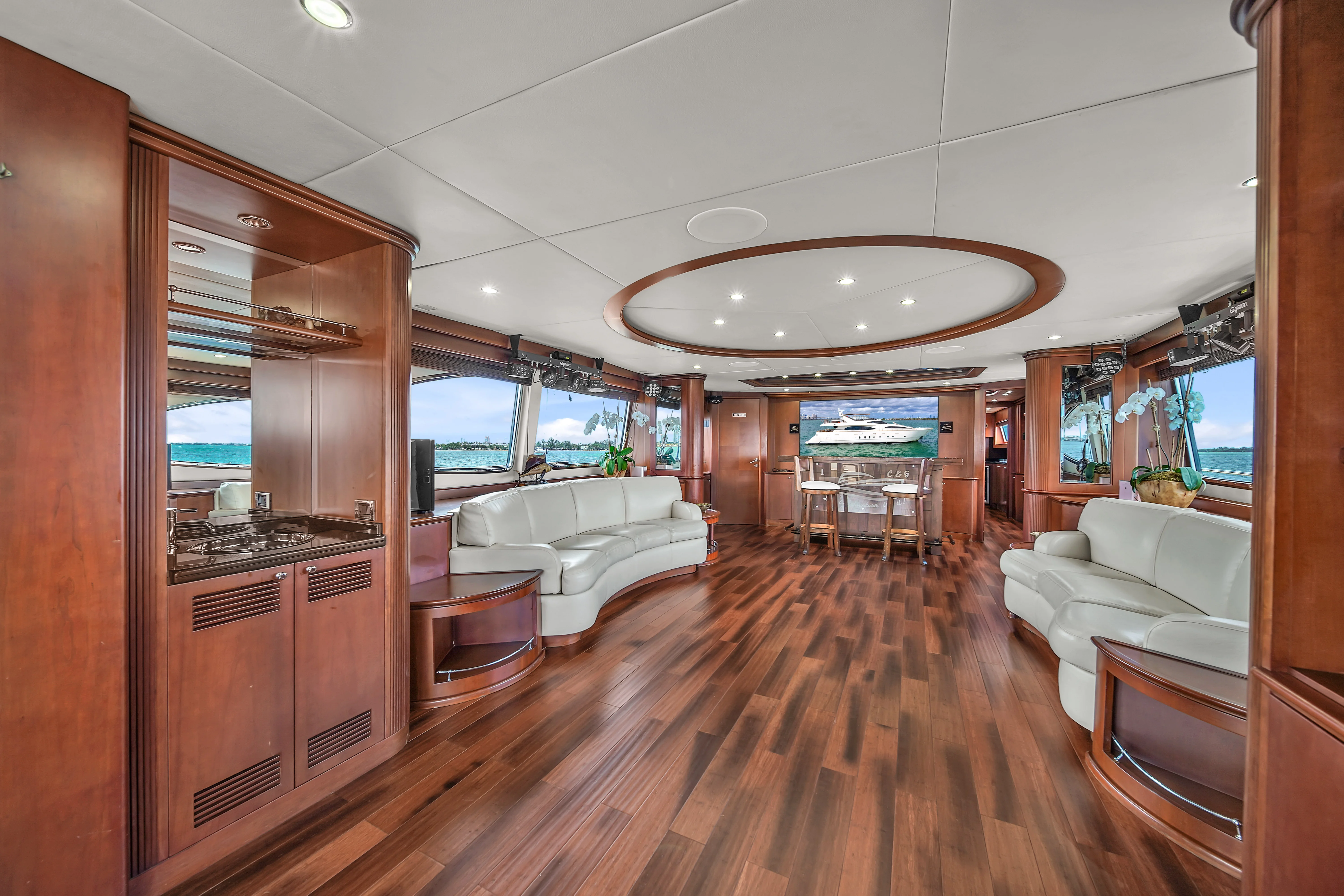 105ft Azimut Daniela entertainment area